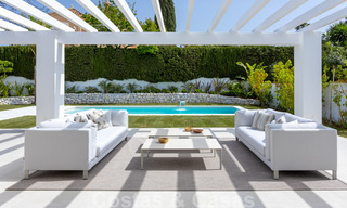 Eigentijdse mediterrane stijl nieuwe villa te koop nabij de golfbaan en het strand in Guadalmina Baja, Marbella 33679 