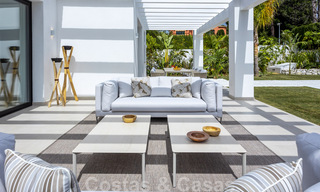 Eigentijdse mediterrane stijl nieuwe villa te koop nabij de golfbaan en het strand in Guadalmina Baja, Marbella 33680 