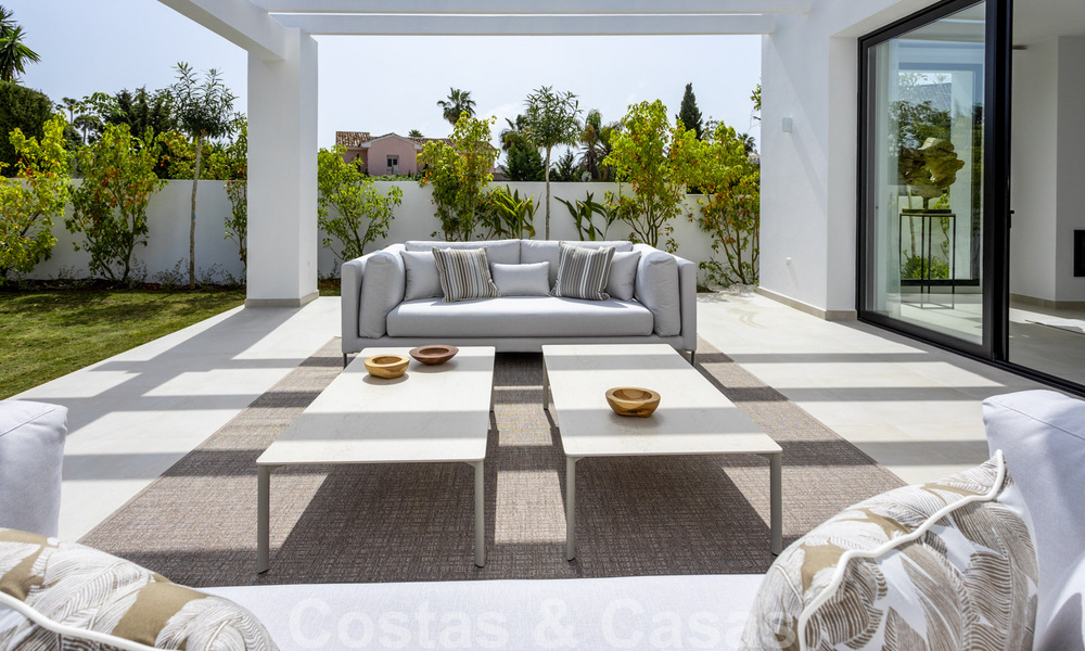Eigentijdse mediterrane stijl nieuwe villa te koop nabij de golfbaan en het strand in Guadalmina Baja, Marbella 33681