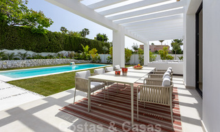 Eigentijdse mediterrane stijl nieuwe villa te koop nabij de golfbaan en het strand in Guadalmina Baja, Marbella 33683 