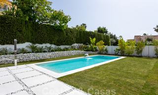 Eigentijdse mediterrane stijl nieuwe villa te koop nabij de golfbaan en het strand in Guadalmina Baja, Marbella 33684 