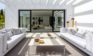 Eigentijdse mediterrane stijl nieuwe villa te koop nabij de golfbaan en het strand in Guadalmina Baja, Marbella 33686 
