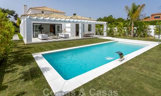 Eigentijdse mediterrane stijl nieuwe villa te koop nabij de golfbaan en het strand in Guadalmina Baja, Marbella 33688 