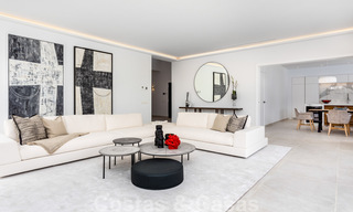 Eigentijdse mediterrane stijl nieuwe villa te koop nabij de golfbaan en het strand in Guadalmina Baja, Marbella 33691 