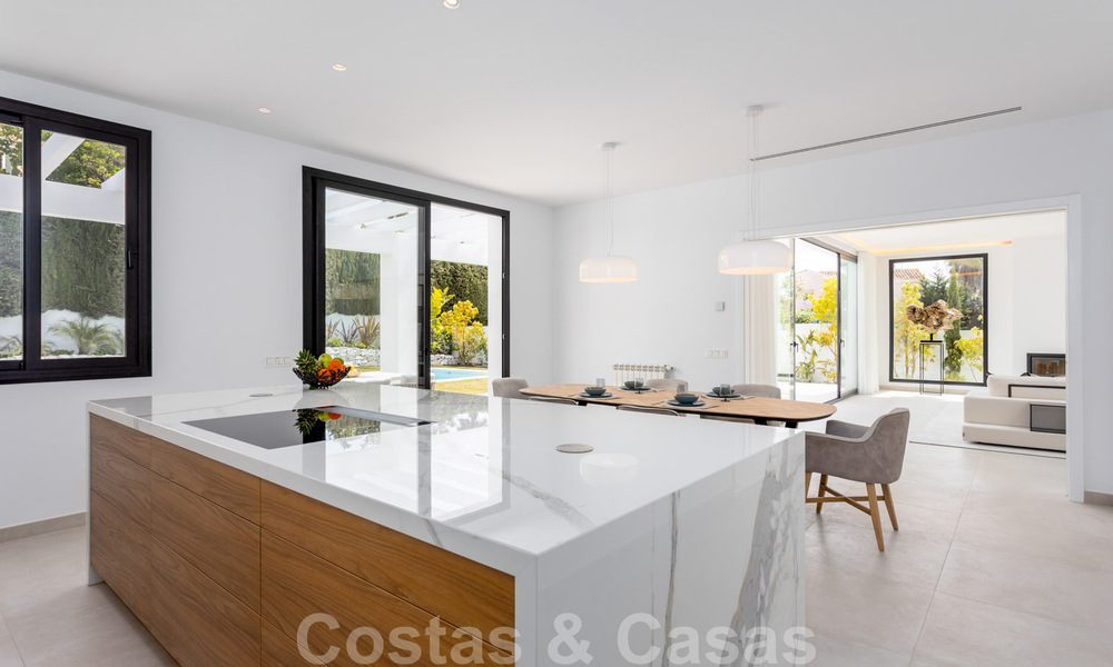 Eigentijdse mediterrane stijl nieuwe villa te koop nabij de golfbaan en het strand in Guadalmina Baja, Marbella 33695
