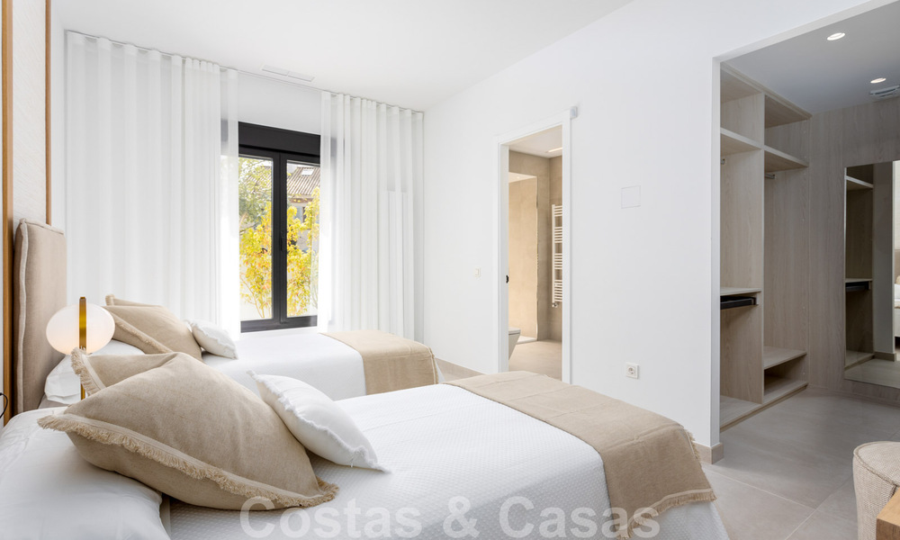 Eigentijdse mediterrane stijl nieuwe villa te koop nabij de golfbaan en het strand in Guadalmina Baja, Marbella 33703