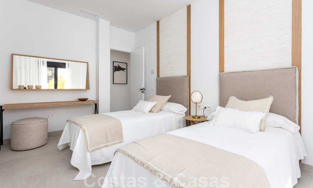 Eigentijdse mediterrane stijl nieuwe villa te koop nabij de golfbaan en het strand in Guadalmina Baja, Marbella 33706