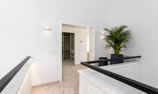 Eigentijdse mediterrane stijl nieuwe villa te koop nabij de golfbaan en het strand in Guadalmina Baja, Marbella 33711 