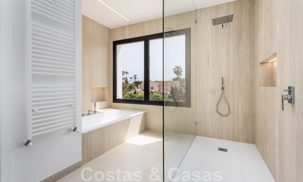 Eigentijdse mediterrane stijl nieuwe villa te koop nabij de golfbaan en het strand in Guadalmina Baja, Marbella 33718