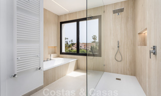 Eigentijdse mediterrane stijl nieuwe villa te koop nabij de golfbaan en het strand in Guadalmina Baja, Marbella 33718 