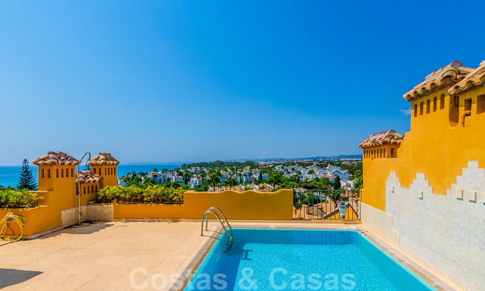 Spectaculair penthouse met privé zwembad en panoramisch zeezicht in een eerstelijnsstrand luxecomplex te koop, New Golden Mile, Marbella - Estepona 34031