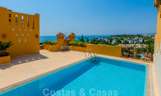 Spectaculair penthouse met privé zwembad en panoramisch zeezicht in een eerstelijnsstrand luxecomplex te koop, New Golden Mile, Marbella - Estepona 34032 