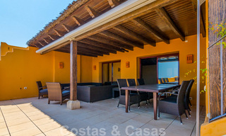 Spectaculair penthouse met privé zwembad en panoramisch zeezicht in een eerstelijnsstrand luxecomplex te koop, New Golden Mile, Marbella - Estepona 34037 