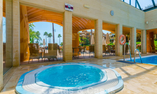 Spectaculair penthouse met privé zwembad en panoramisch zeezicht in een eerstelijnsstrand luxecomplex te koop, New Golden Mile, Marbella - Estepona 34063 