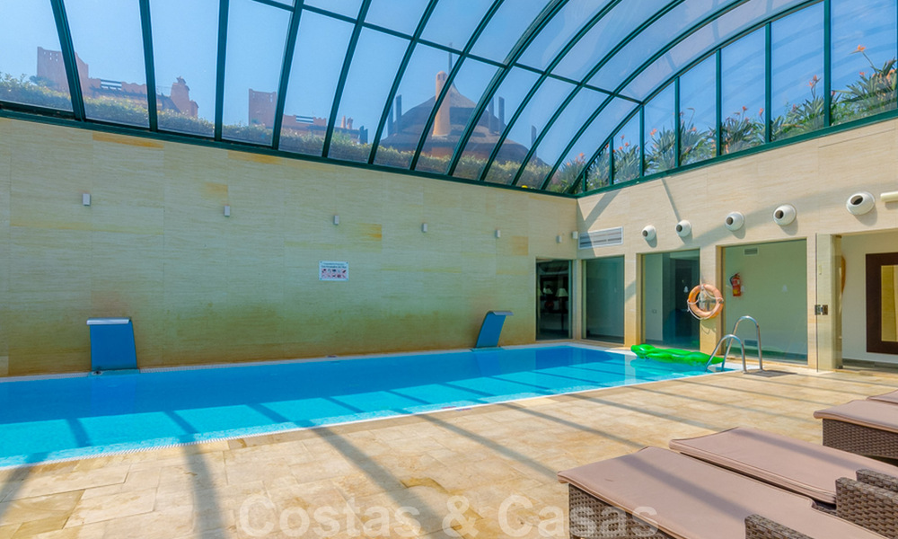 Spectaculair penthouse met privé zwembad en panoramisch zeezicht in een eerstelijnsstrand luxecomplex te koop, New Golden Mile, Marbella - Estepona 34064