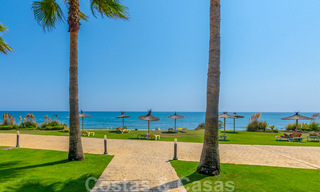 Spectaculair penthouse met privé zwembad en panoramisch zeezicht in een eerstelijnsstrand luxecomplex te koop, New Golden Mile, Marbella - Estepona 34072 