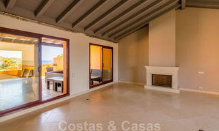Spectaculair penthouse met privé zwembad en panoramisch zeezicht in een eerstelijnsstrand luxecomplex te koop, New Golden Mile, Marbella - Estepona 34076 