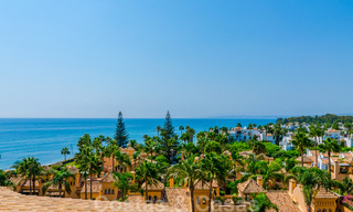 Spectaculair penthouse met privé zwembad en panoramisch zeezicht in een eerstelijnsstrand luxecomplex te koop, New Golden Mile, Marbella - Estepona 34084 
