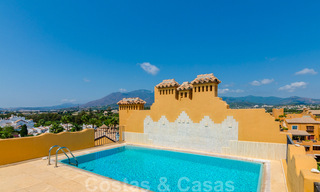 Spectaculair penthouse met privé zwembad en panoramisch zeezicht in een eerstelijnsstrand luxecomplex te koop, New Golden Mile, Marbella - Estepona 34087 