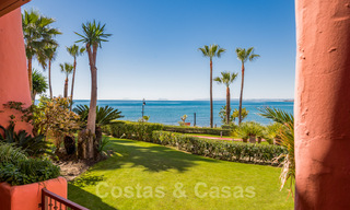 Eerstelijnsstrand luxe tuinappartement te koop in een exclusief complex tussen Marbella en Estepona 34199 