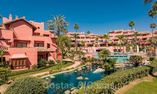 Eerstelijnsstrand luxe tuinappartement te koop in een exclusief complex tussen Marbella en Estepona 34207 