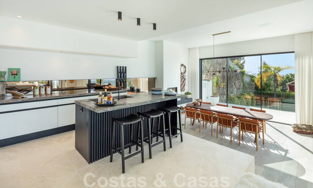 Moderne mediterrane design villa te koop met panoramisch zeezicht in Cascada de Camojan, Golden Mile, Marbella 34290