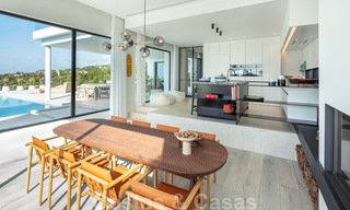 Moderne mediterrane design villa te koop met panoramisch zeezicht in Cascada de Camojan, Golden Mile, Marbella 34291 