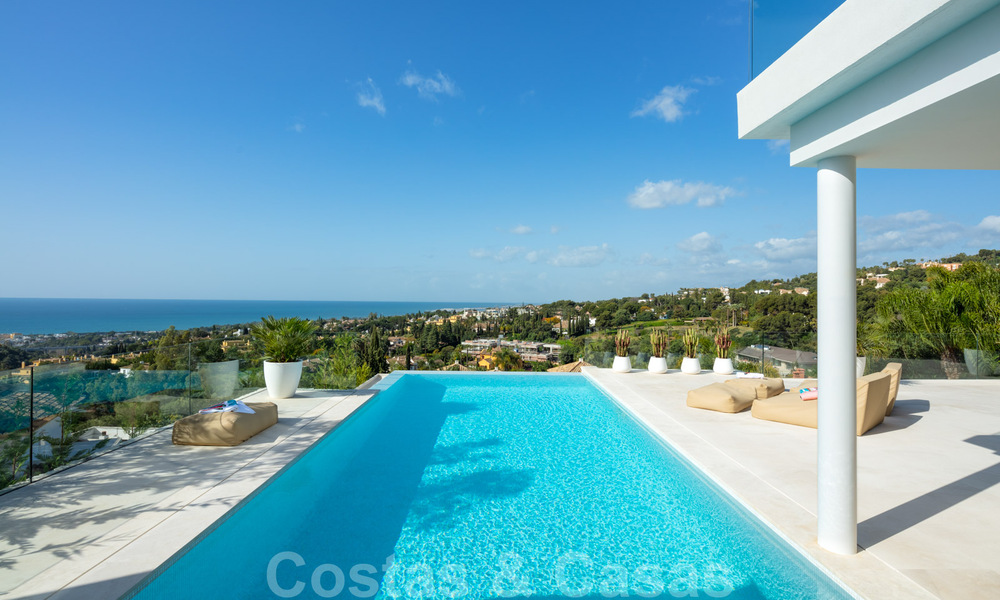 Moderne mediterrane design villa te koop met panoramisch zeezicht in Cascada de Camojan, Golden Mile, Marbella 34293