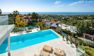 Moderne mediterrane design villa te koop met panoramisch zeezicht in Cascada de Camojan, Golden Mile, Marbella 34296 