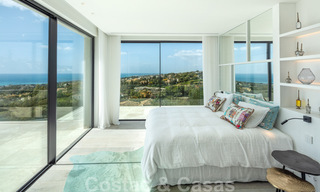 Moderne mediterrane design villa te koop met panoramisch zeezicht in Cascada de Camojan, Golden Mile, Marbella 34303 