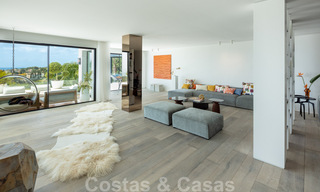 Moderne mediterrane design villa te koop met panoramisch zeezicht in Cascada de Camojan, Golden Mile, Marbella 34311 