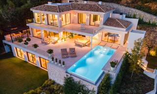 Moderne mediterrane design villa te koop met panoramisch zeezicht in Cascada de Camojan, Golden Mile, Marbella 34316 