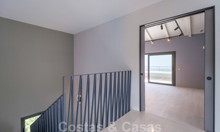 Exclusieve en hoogtechnologische villa in moderne stijl met panoramisch zeezicht te koop, in een prestigieuze urbanisatie in Benahavis - Marbella. Voltooid. 34364 