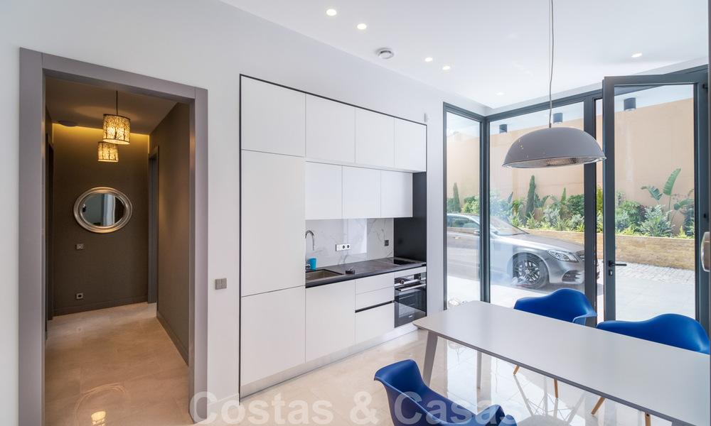Exclusieve en hoogtechnologische villa in moderne stijl met panoramisch zeezicht te koop, in een prestigieuze urbanisatie in Benahavis - Marbella. Voltooid. 34386