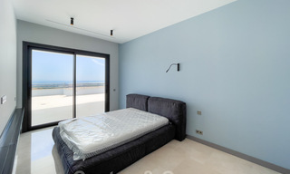 Exclusieve en hoogtechnologische villa in moderne stijl met panoramisch zeezicht te koop, in een prestigieuze urbanisatie in Benahavis - Marbella. Voltooid. 34398 
