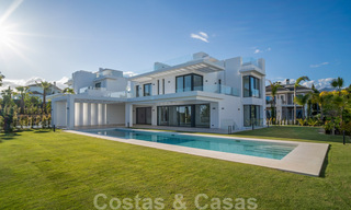 Instapklare, nieuwe moderne villa te koop in vijfsterren golfresort in Marbella - Benahavis 34470 