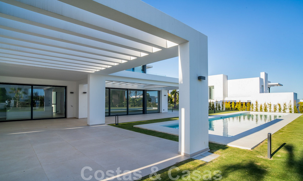 Instapklare, nieuwe moderne villa te koop in vijfsterren golfresort in Marbella - Benahavis 34485