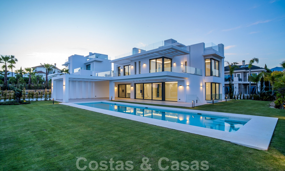 Instapklare, nieuwe moderne villa te koop in vijfsterren golfresort in Marbella - Benahavis 34489
