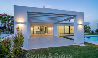 Instapklare, nieuwe moderne villa te koop in vijfsterren golfresort in Marbella - Benahavis 34490 