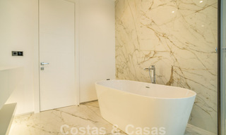 Instapklare, nieuwe moderne villa te koop in vijfsterren golfresort in Marbella - Benahavis 34510 