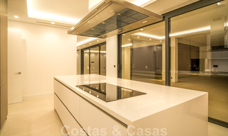 Instapklare, nieuwe moderne villa te koop in vijfsterren golfresort in Marbella - Benahavis 34525 