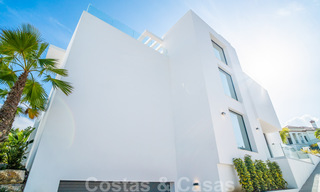 Instapklare, moderne nieuwbouwvilla te koop met zeezicht in vijfsterren golfresort in Marbella - Benahavis 34541 