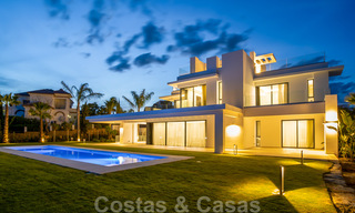 Instapklare, moderne nieuwbouwvilla te koop met zeezicht in vijfsterren golfresort in Marbella - Benahavis 34546 