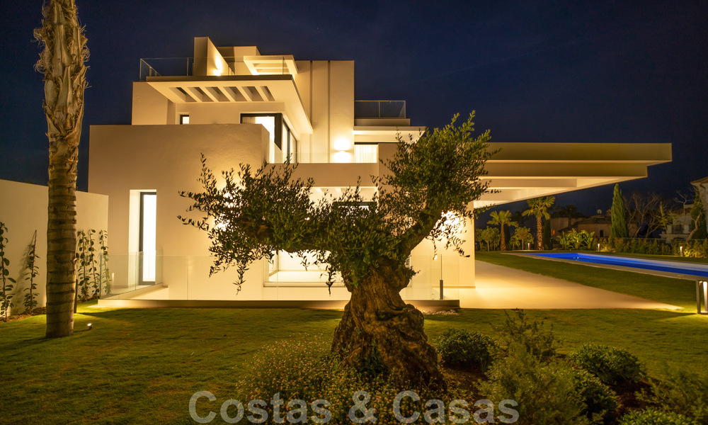 Instapklare, moderne nieuwbouwvilla te koop met zeezicht in vijfsterren golfresort in Marbella - Benahavis 34551