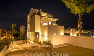 Instapklare, moderne nieuwbouwvilla te koop met zeezicht in vijfsterren golfresort in Marbella - Benahavis 34552 