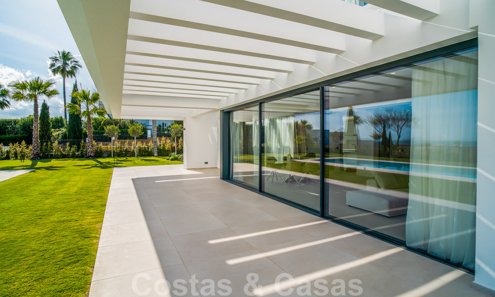 Instapklare, moderne nieuwbouwvilla te koop met zeezicht in vijfsterren golfresort in Marbella - Benahavis 34555