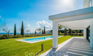 Instapklare, moderne nieuwbouwvilla te koop met zeezicht in vijfsterren golfresort in Marbella - Benahavis 34557 