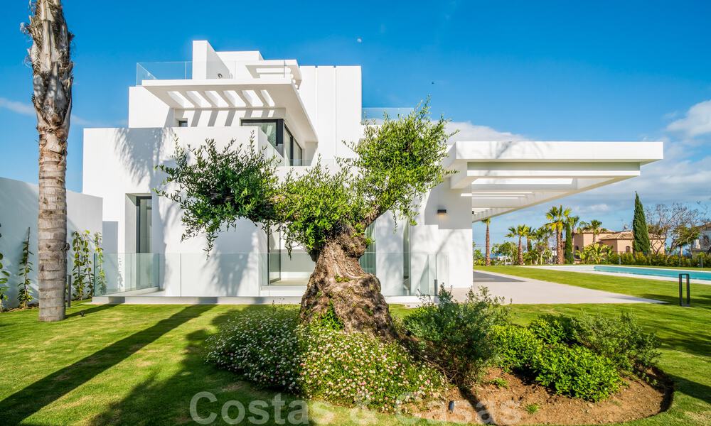 Instapklare, moderne nieuwbouwvilla te koop met zeezicht in vijfsterren golfresort in Marbella - Benahavis 34558