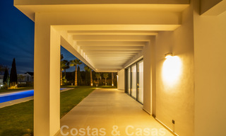 Instapklare, moderne nieuwbouwvilla te koop met zeezicht in vijfsterren golfresort in Marbella - Benahavis 34559 