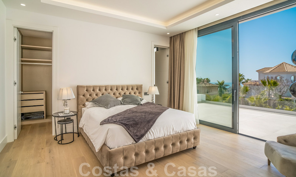 Instapklare, moderne nieuwbouwvilla te koop met zeezicht in vijfsterren golfresort in Marbella - Benahavis 34572